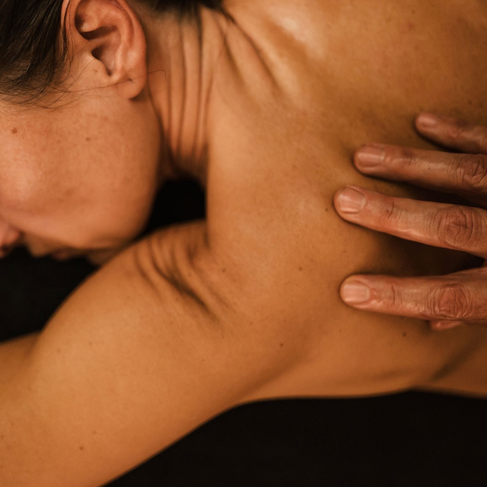 Massage corps relaxant 90min chez MANA ALOHA - MAKESENZ